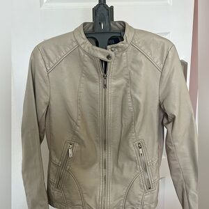 Faux leather jacket, fitted style, beautiful neutral ivory color, Kenneth Cole